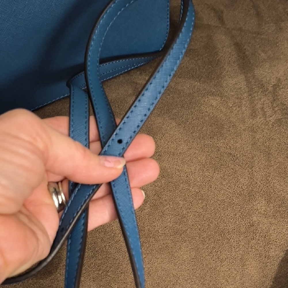 Michael Kors Elegant Blue Crossbody Bag - Picture 5 of 9